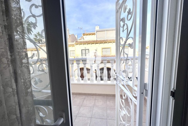 Resale - Chalet -
Orihuela Costa - Playa Flamenca