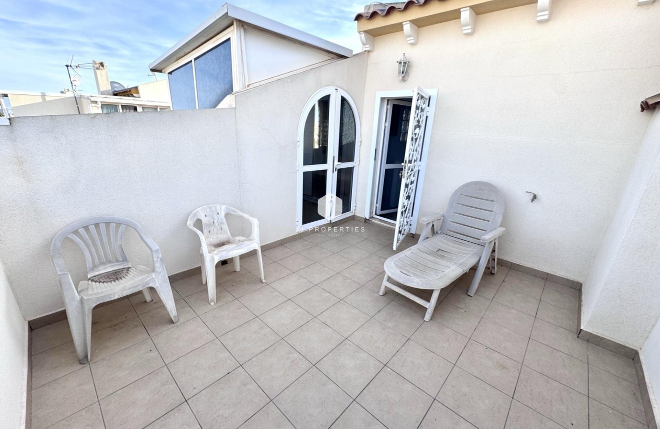 Resale - Chalet -
Orihuela Costa - Playa Flamenca