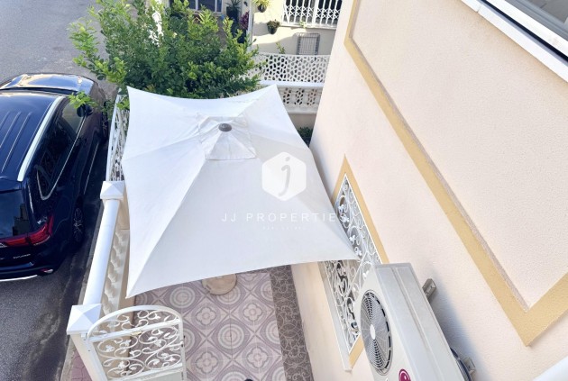 Resale - Chalet -
Orihuela Costa - Playa Flamenca