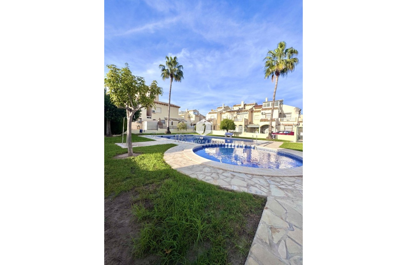 Resale - Chalet -
Orihuela Costa - Playa Flamenca