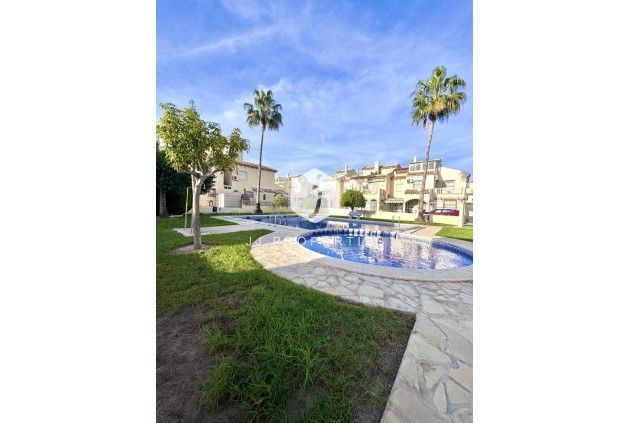 Resale - Chalet -
Orihuela Costa - Playa Flamenca