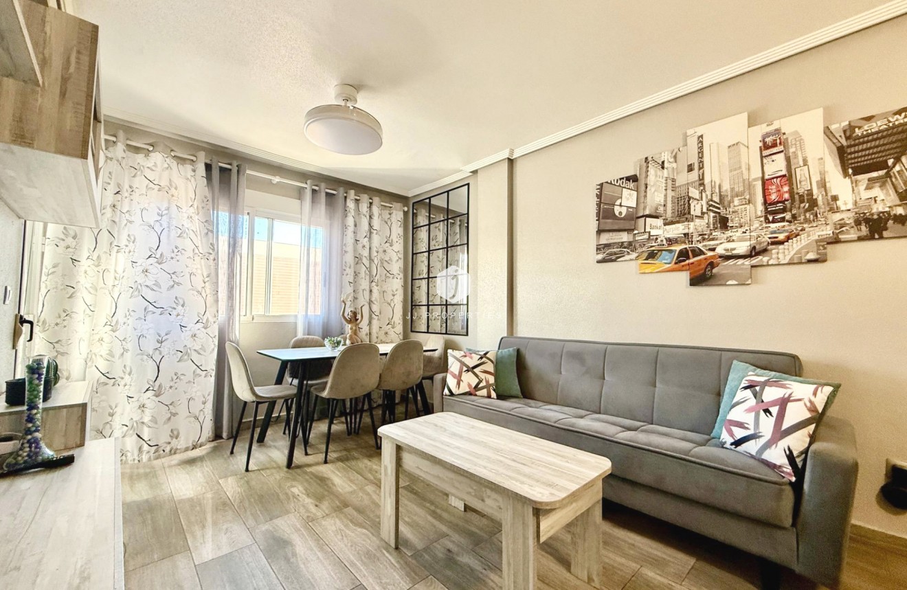 Resale - Apartment / flat -
Torrevieja - PARQUE DE LAS NACIONES