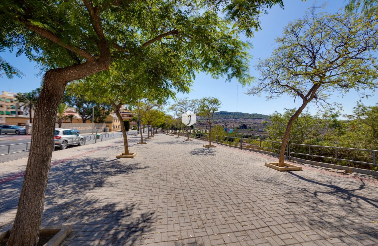 Resale - Apartment / flat -
Guardamar del Segura - Pueblo