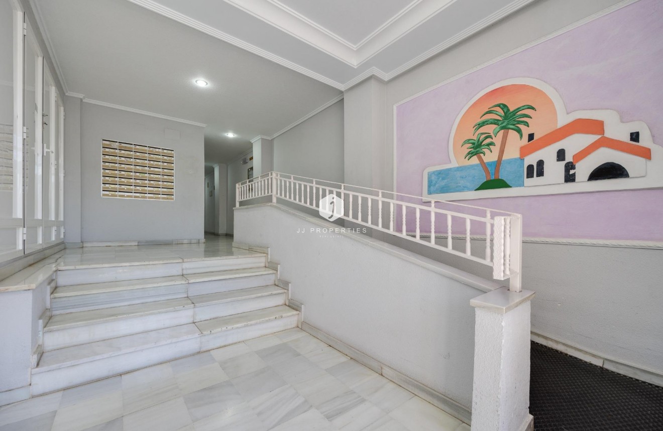 Resale - Apartment / flat -
Guardamar del Segura - Pueblo