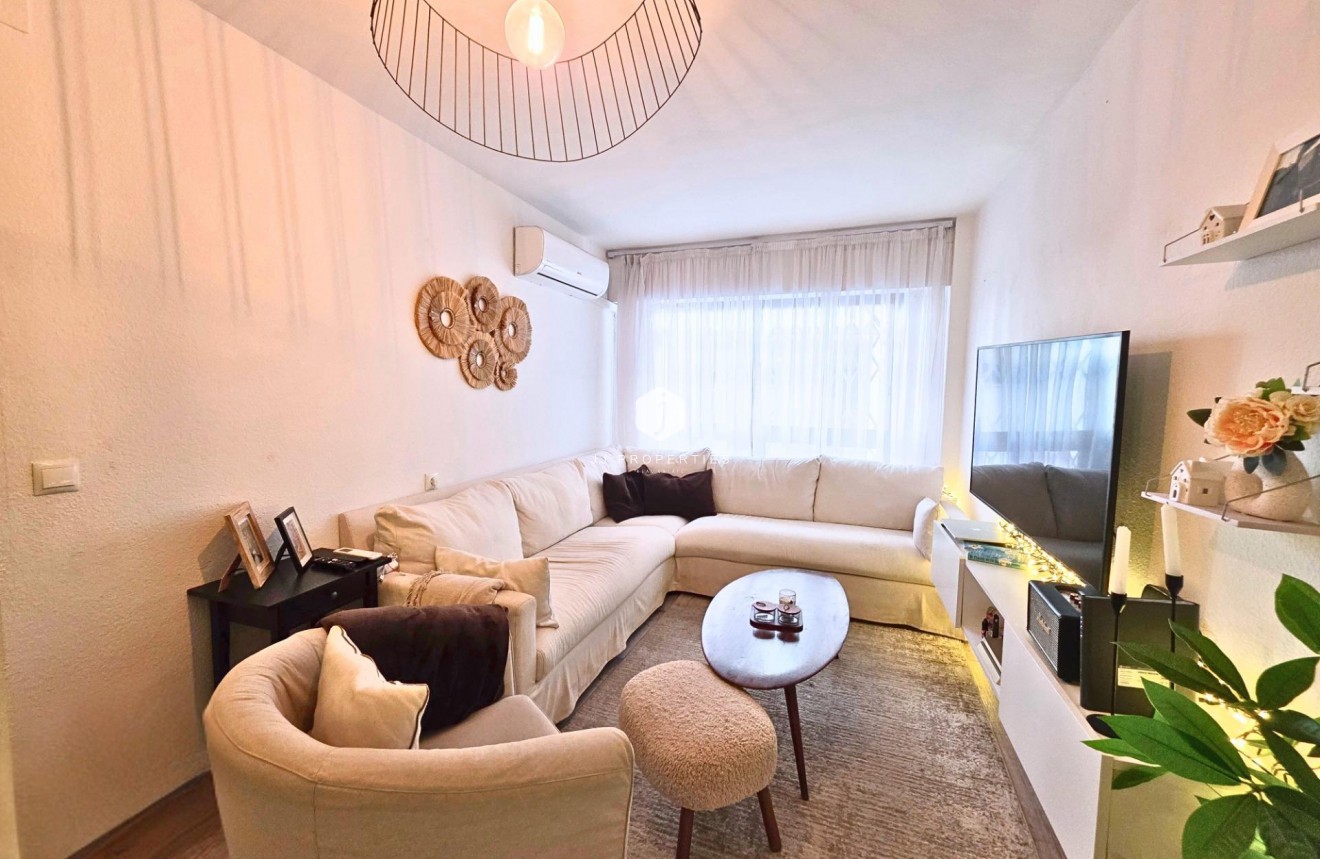 Resale - Apartment / flat -
Torrevieja - Playa del Cura