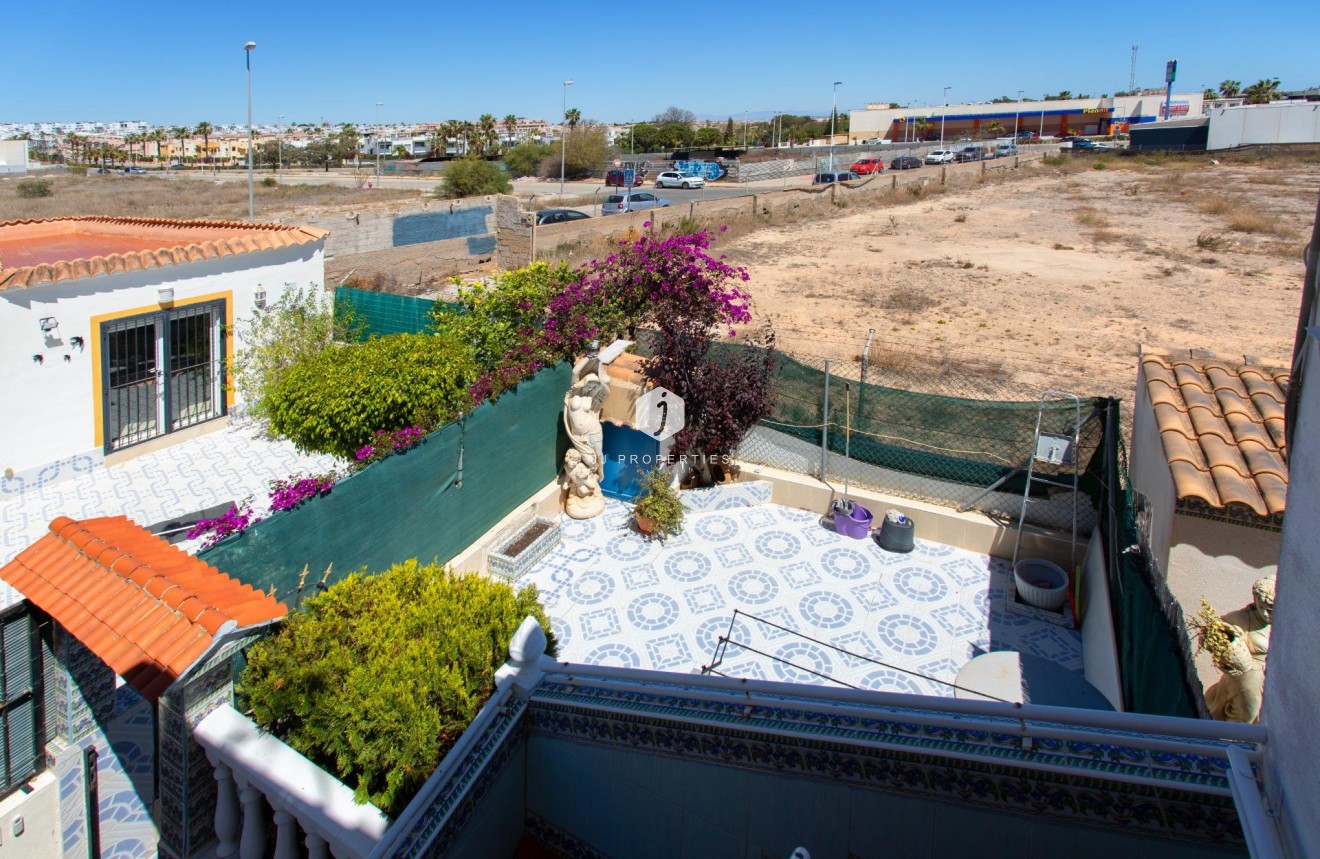 Resale - Bungalow -
Orihuela Costa - Punta Prima