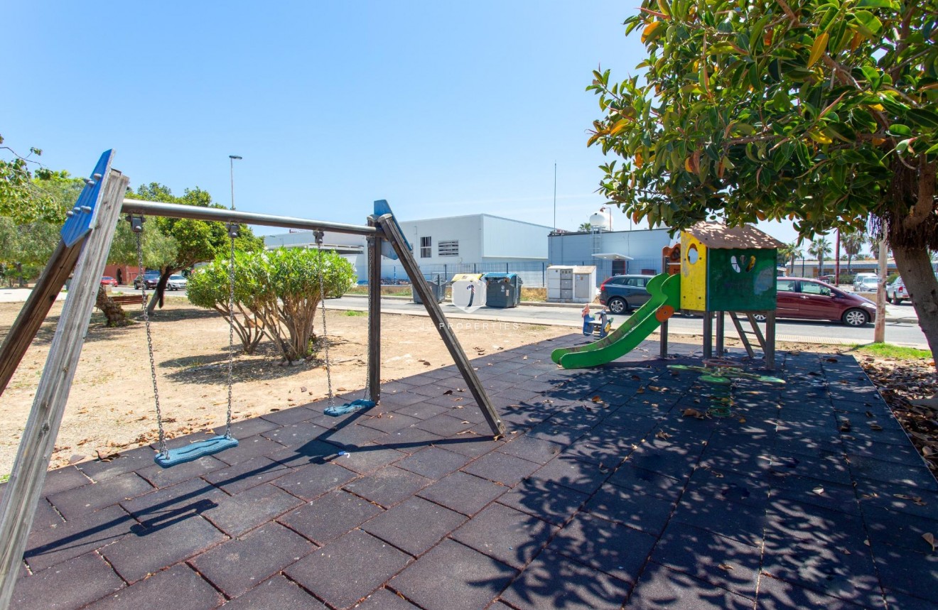 Resale - Bungalow -
Orihuela Costa - Punta Prima