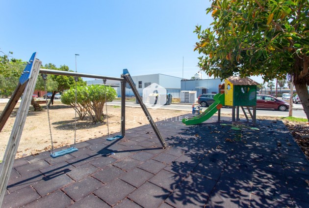 Resale - Bungalow -
Orihuela Costa - Punta Prima