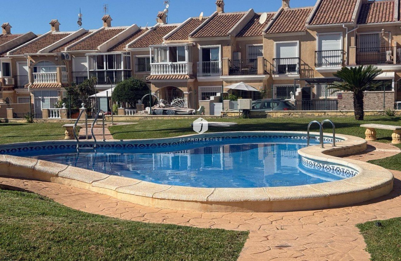 Resale - Chalet -
Torrevieja - aguas nuevas