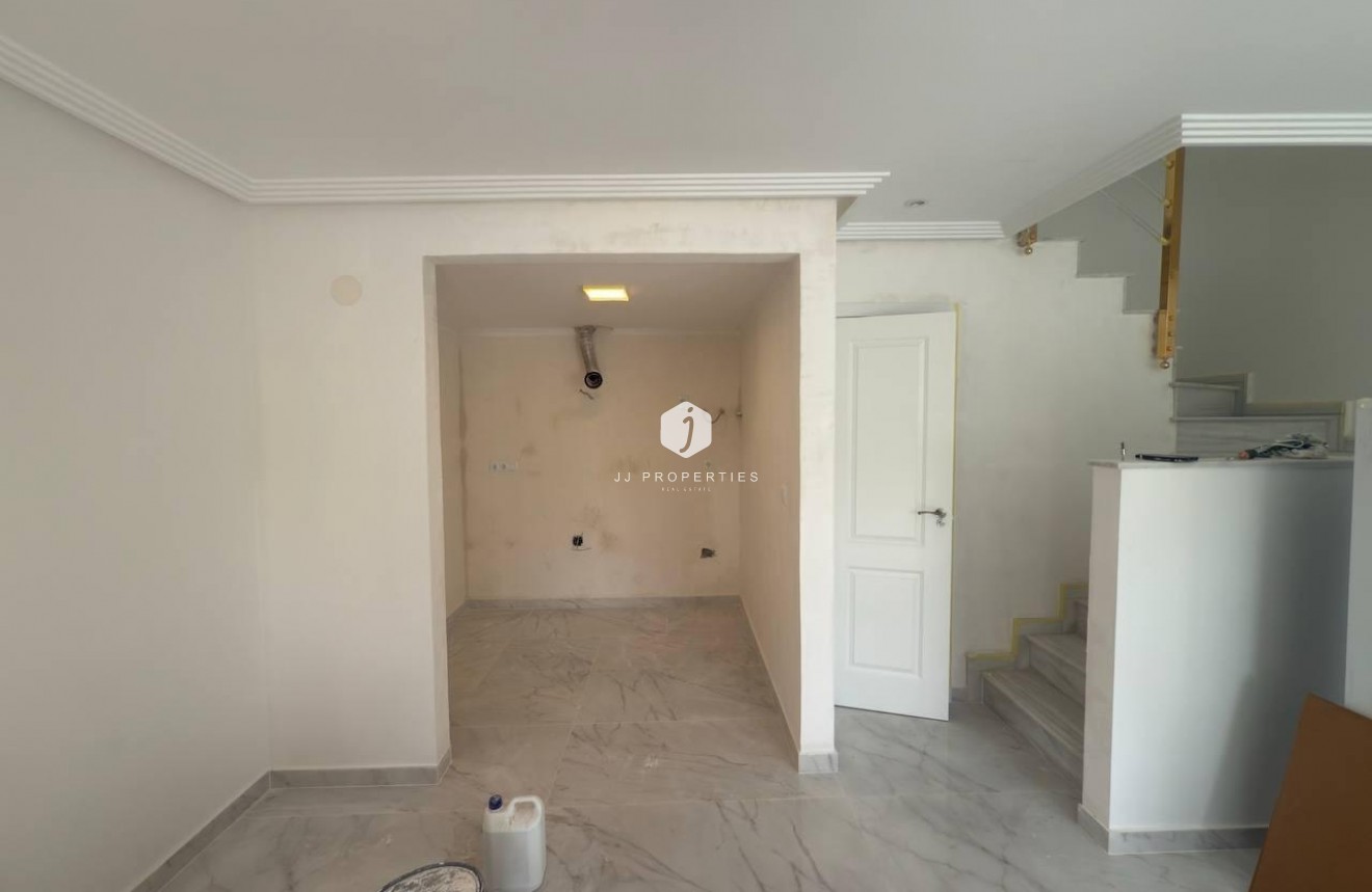 Resale - Chalet -
Torrevieja - aguas nuevas