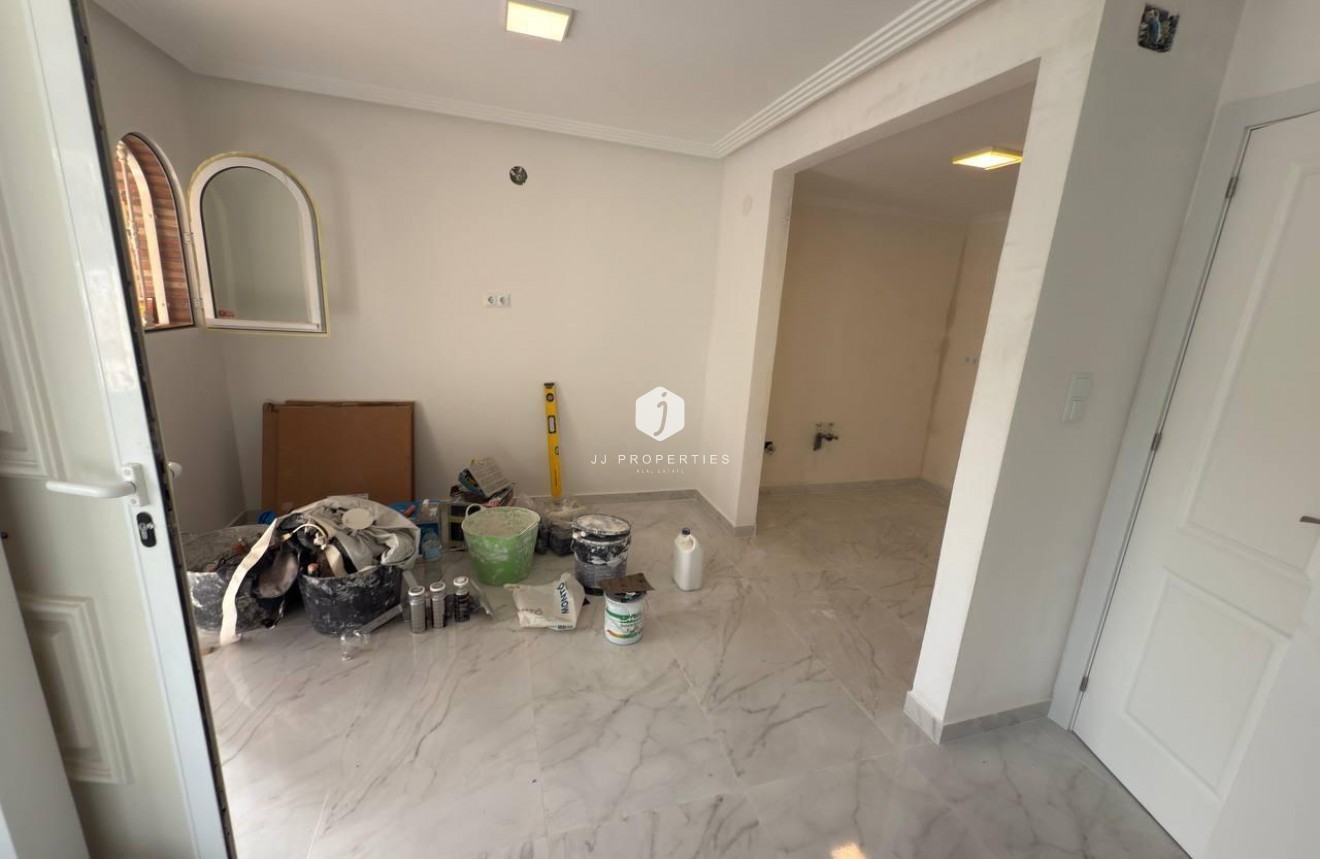 Resale - Chalet -
Torrevieja - aguas nuevas