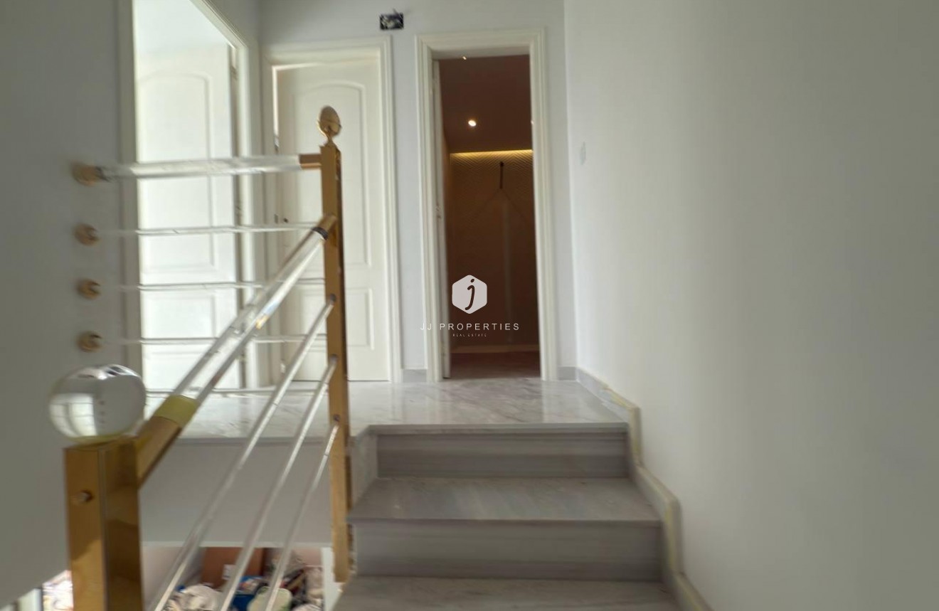 Resale - Chalet -
Torrevieja - aguas nuevas