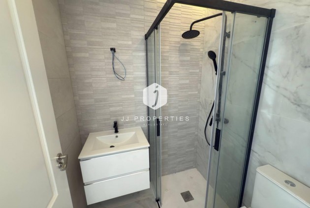 Resale - Chalet -
Torrevieja - aguas nuevas