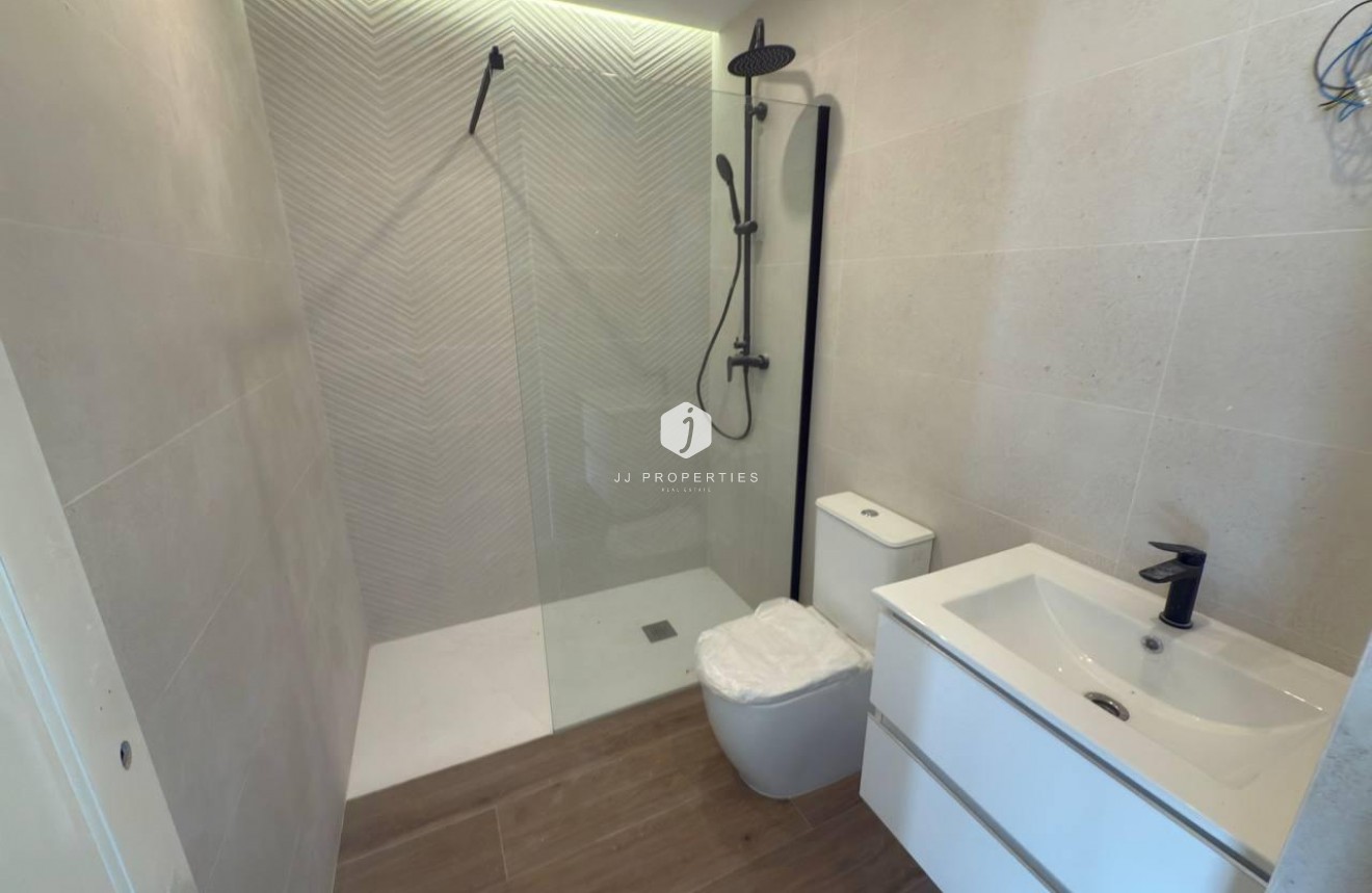 Resale - Chalet -
Torrevieja - aguas nuevas