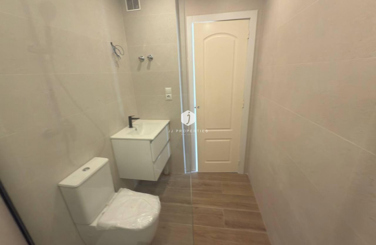 Resale - Chalet -
Torrevieja - aguas nuevas