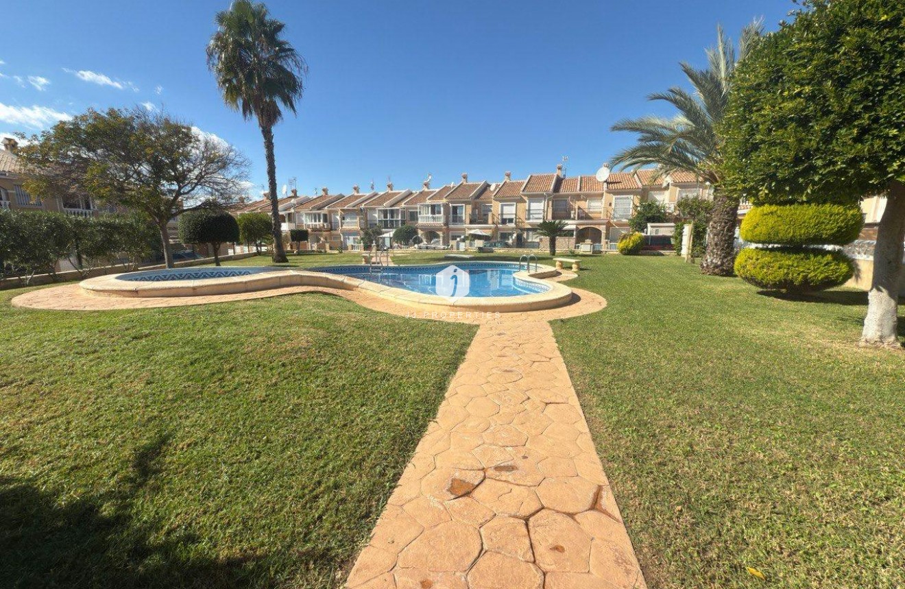 Resale - Chalet -
Torrevieja - aguas nuevas