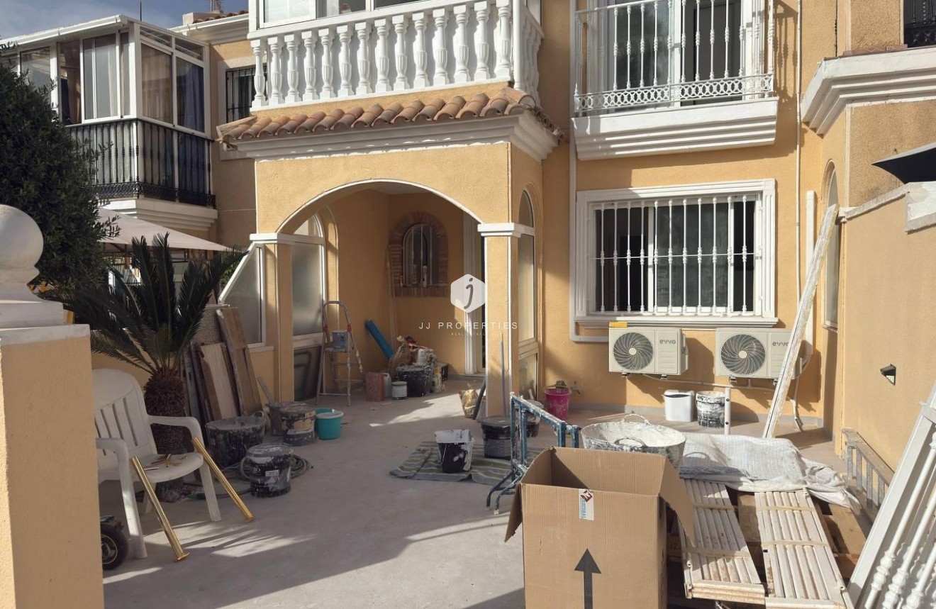 Resale - Chalet -
Torrevieja - aguas nuevas