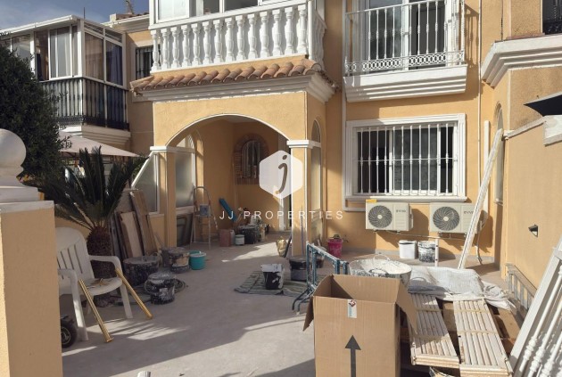 Resale - Chalet -
Torrevieja - aguas nuevas