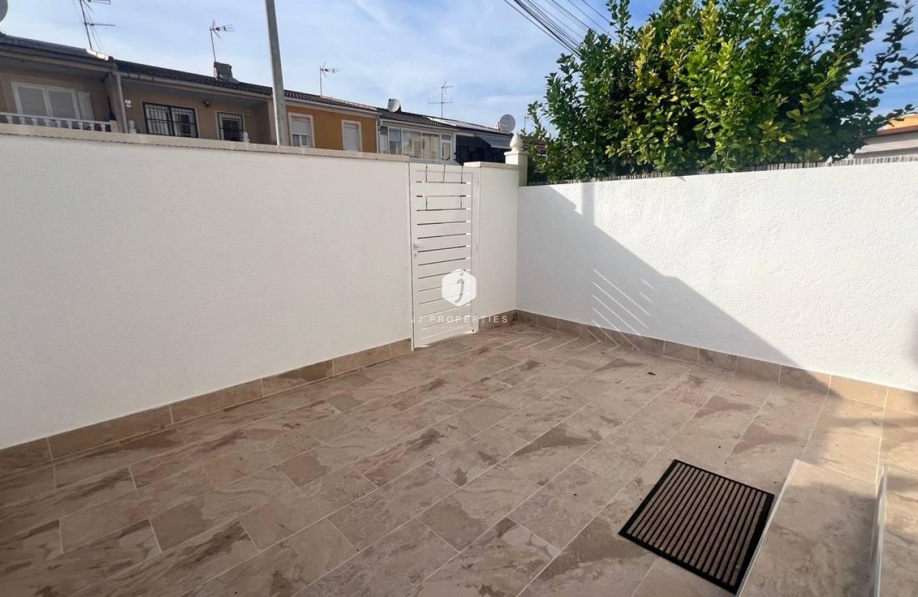 Resale - Chalet -
Torrevieja - Los Balcones - Los Altos del Edén
