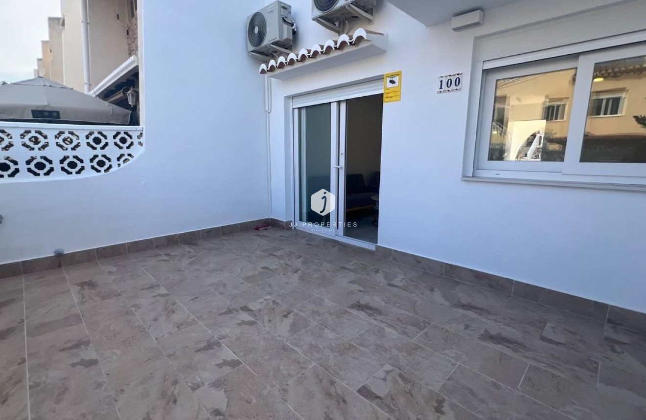 Resale - Chalet -
Torrevieja - Los Balcones - Los Altos del Edén