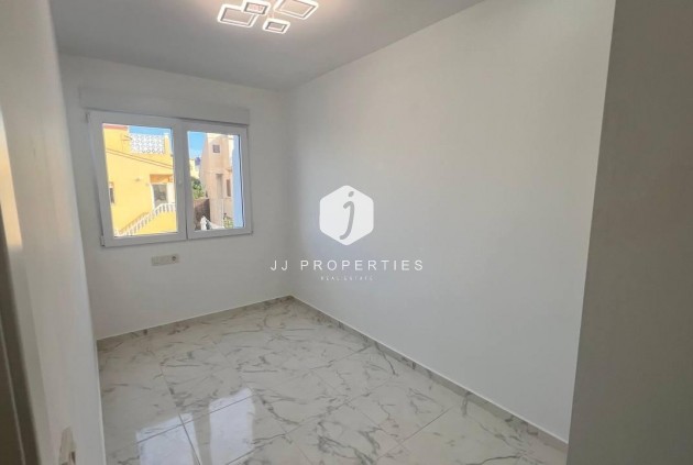 Resale - Chalet -
Torrevieja - Los Balcones - Los Altos del Edén