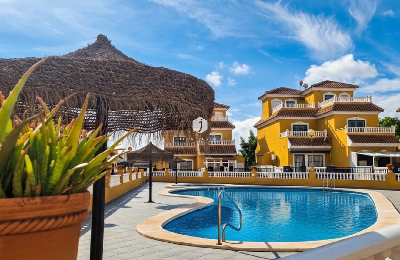 Resale - Chalet -
Orihuela Costa - Costa Blanca