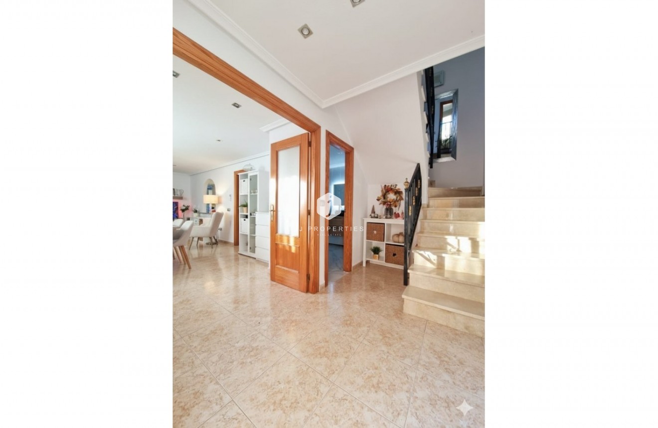 Resale - Chalet -
Orihuela Costa - Costa Blanca