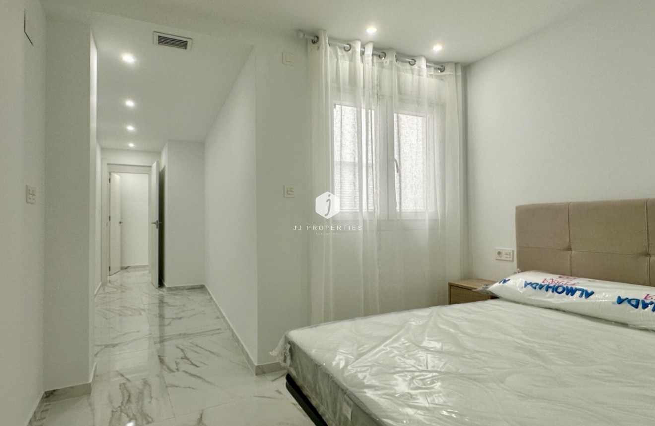 Resale - Apartment / flat -
Torrevieja - Costa Blanca