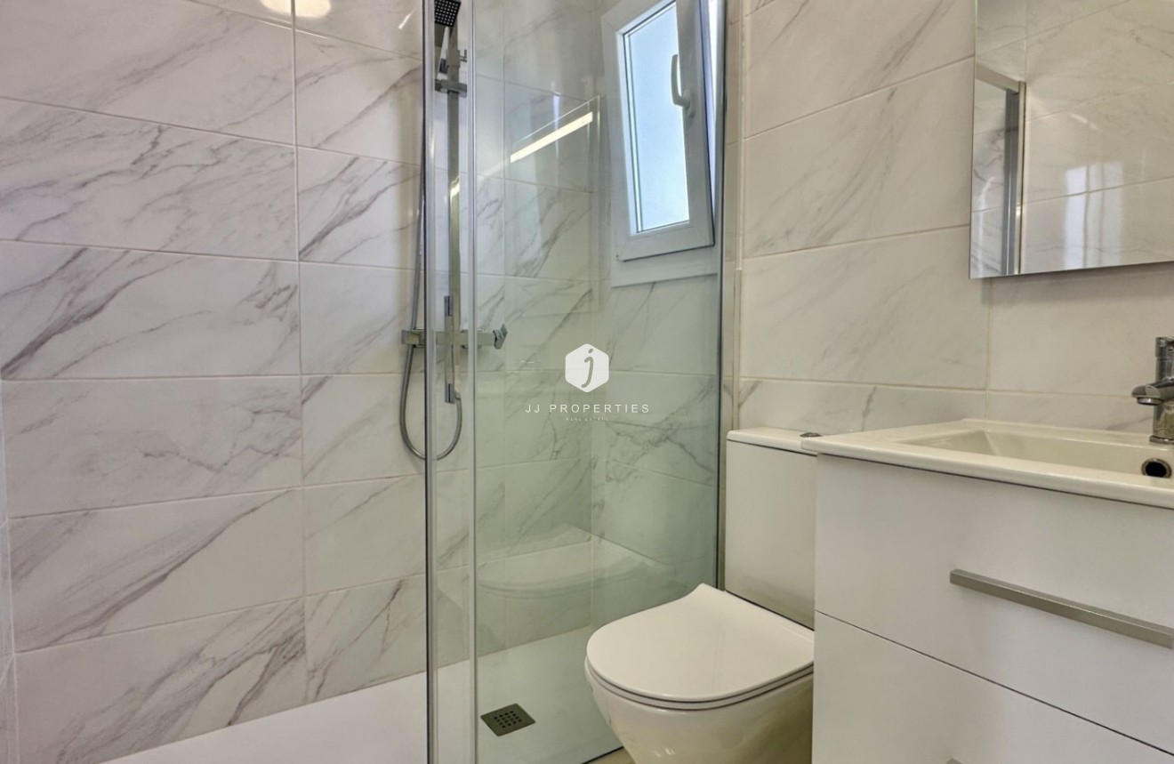 Resale - Chalet -
Torrevieja - Costa Blanca