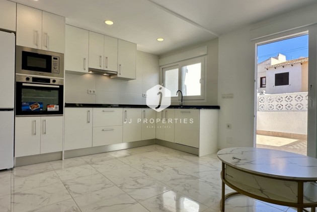 Resale - Chalet -
Torrevieja - Costa Blanca