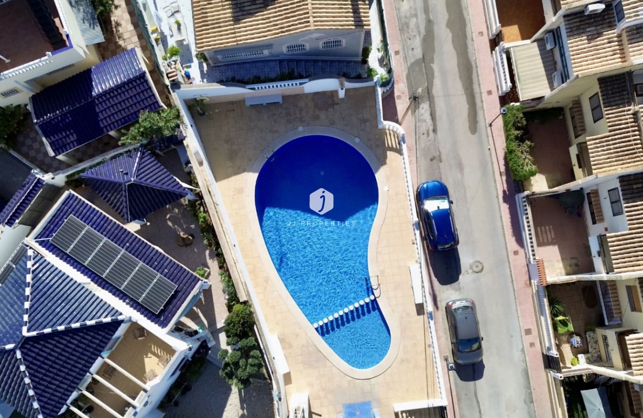 Resale - Chalet -
Torrevieja - Costa Blanca