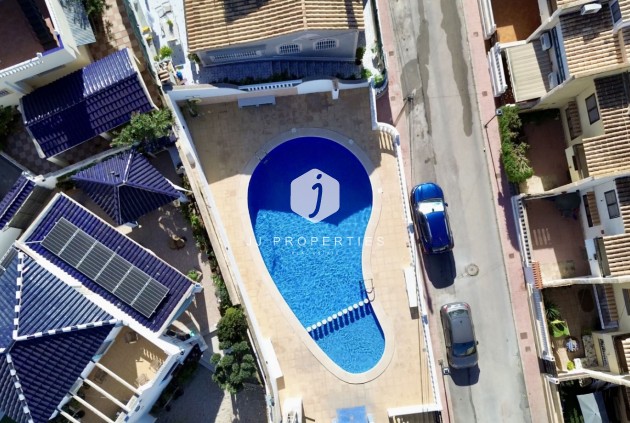 Resale - Chalet -
Torrevieja - Costa Blanca