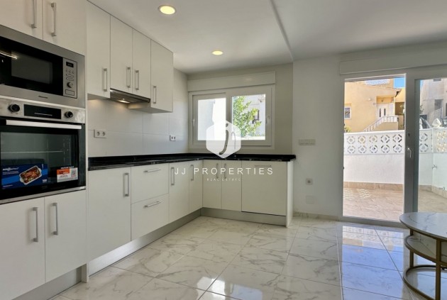 Resale - Chalet -
Torrevieja - Costa Blanca