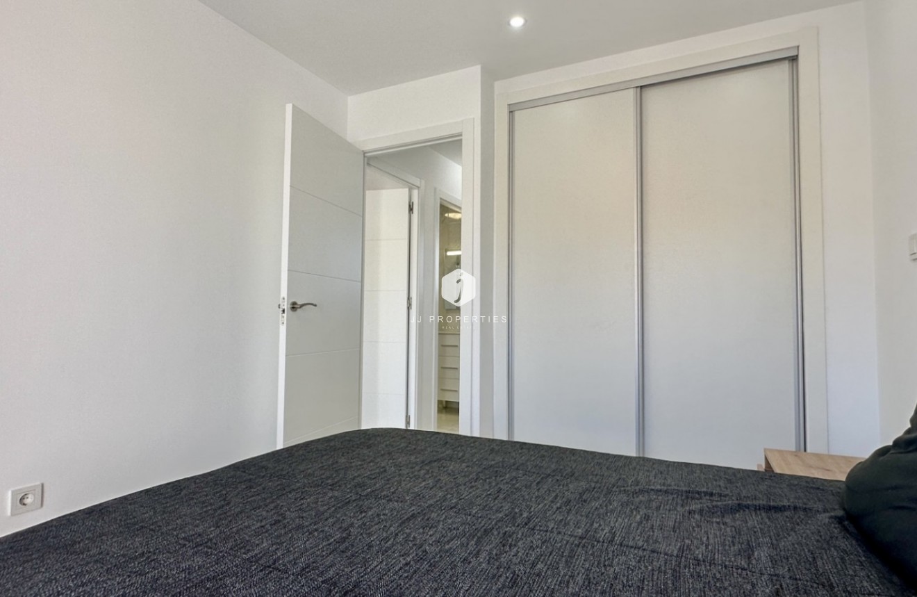 Resale - Chalet -
Torrevieja - Costa Blanca