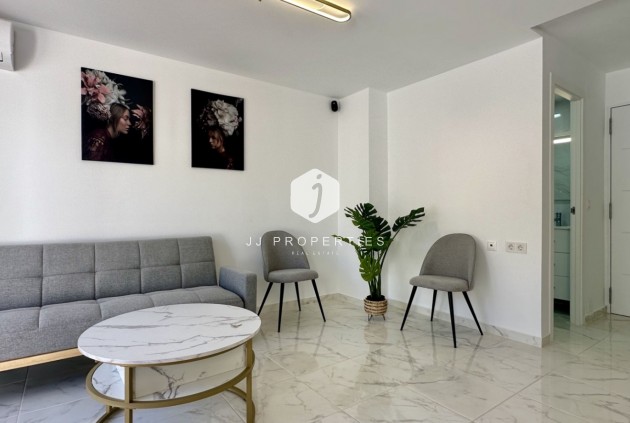 Resale - Chalet -
Torrevieja - Costa Blanca