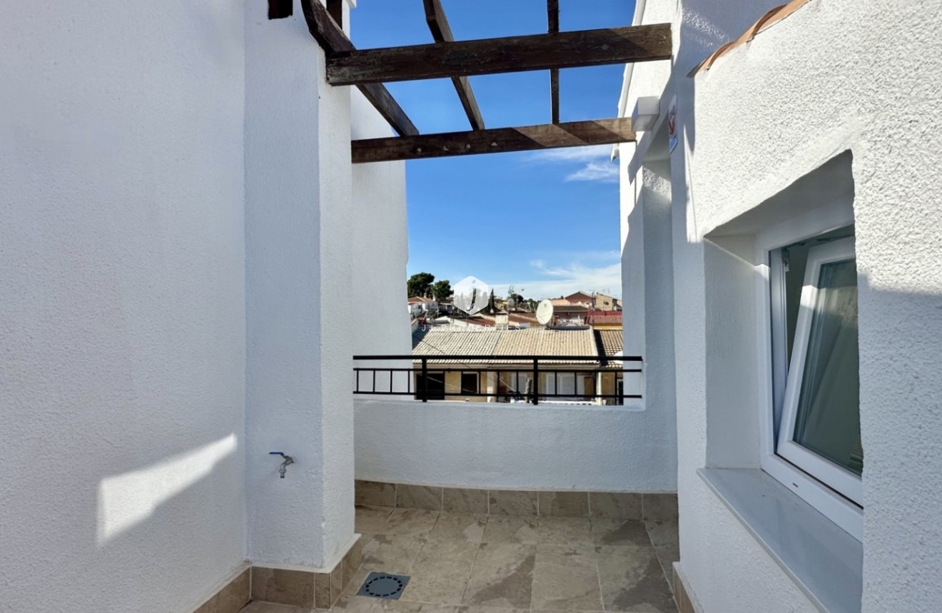 Resale - Chalet -
Torrevieja - Costa Blanca