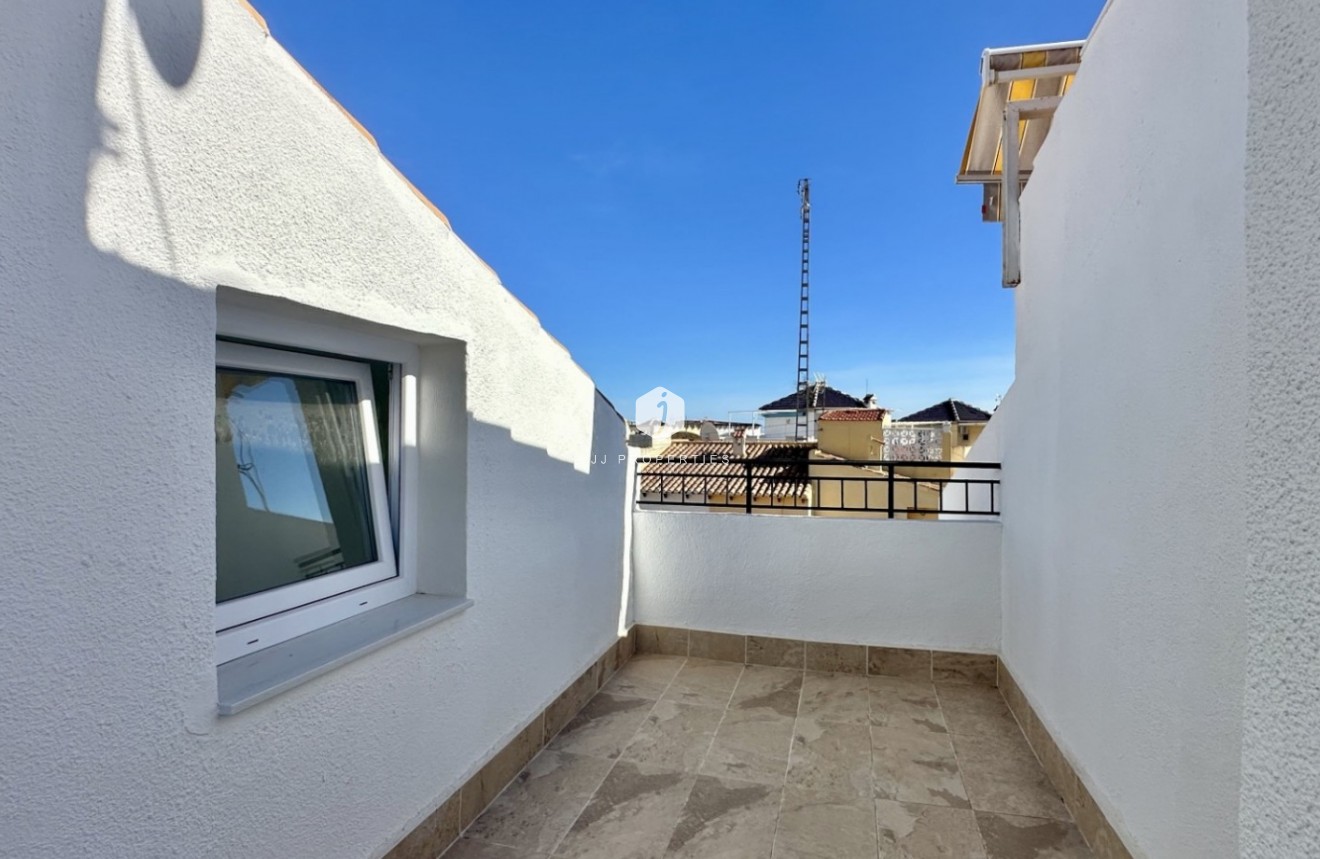 Resale - Chalet -
Torrevieja - Costa Blanca