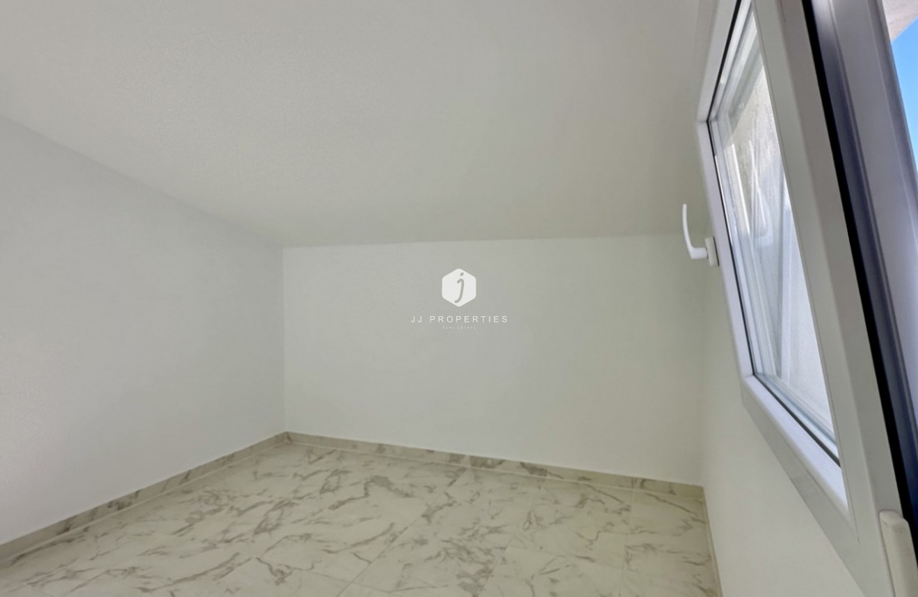 Resale - Chalet -
Torrevieja - Costa Blanca