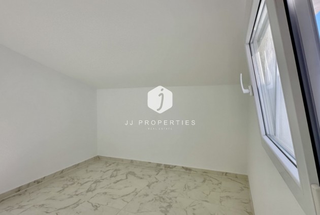 Resale - Chalet -
Torrevieja - Costa Blanca