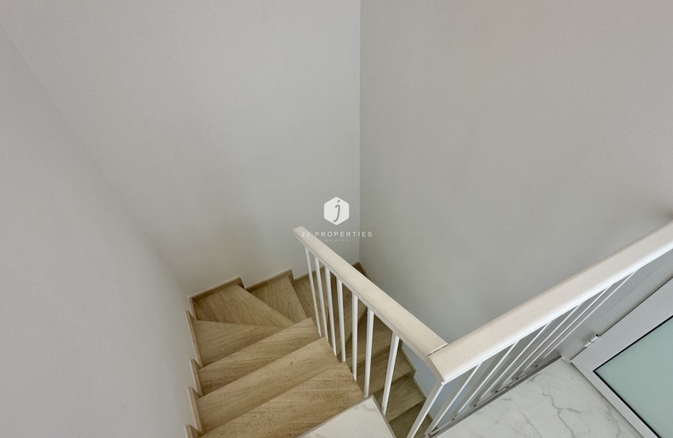 Resale - Chalet -
Torrevieja - Costa Blanca