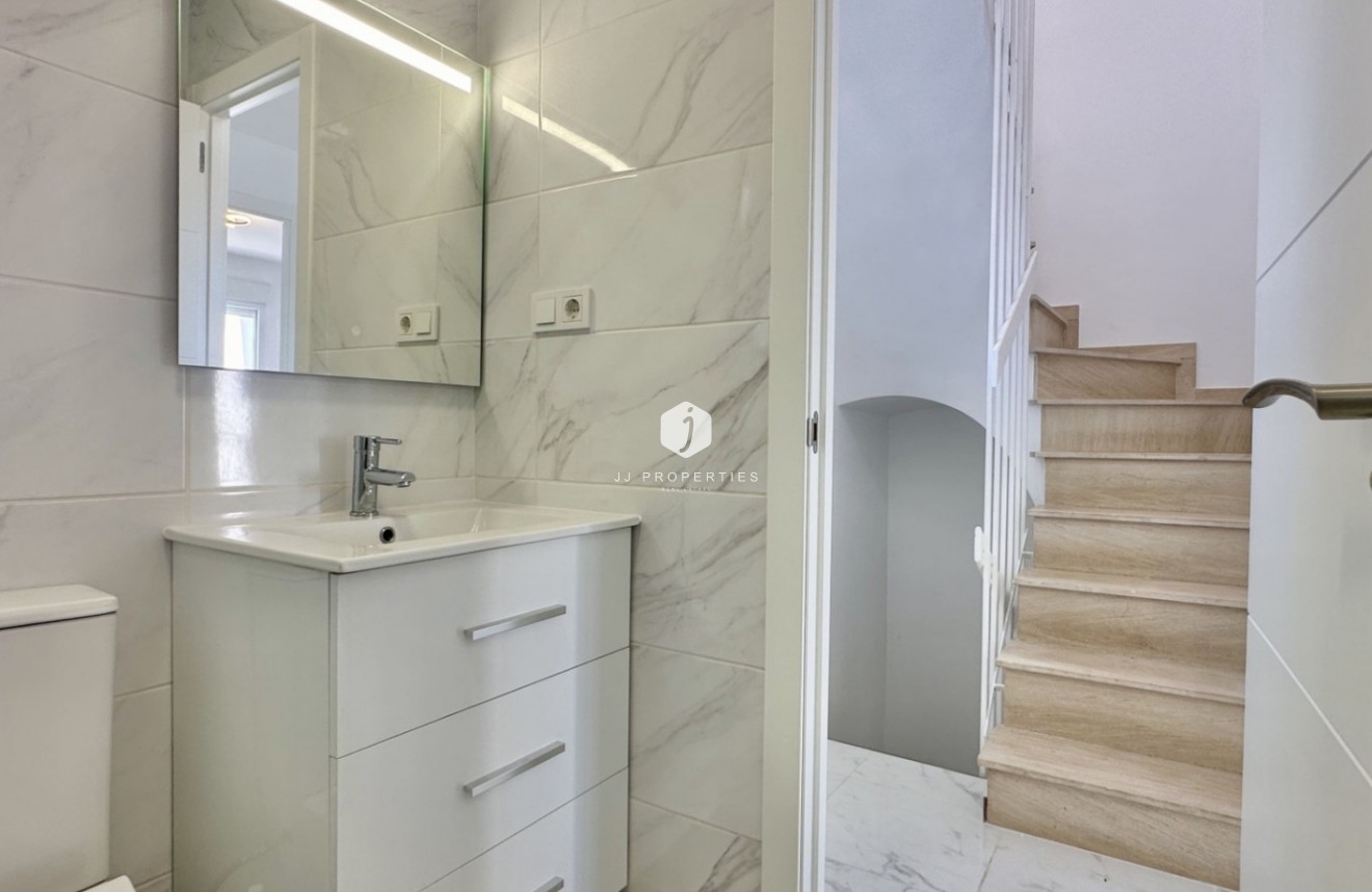 Resale - Chalet -
Torrevieja - Costa Blanca