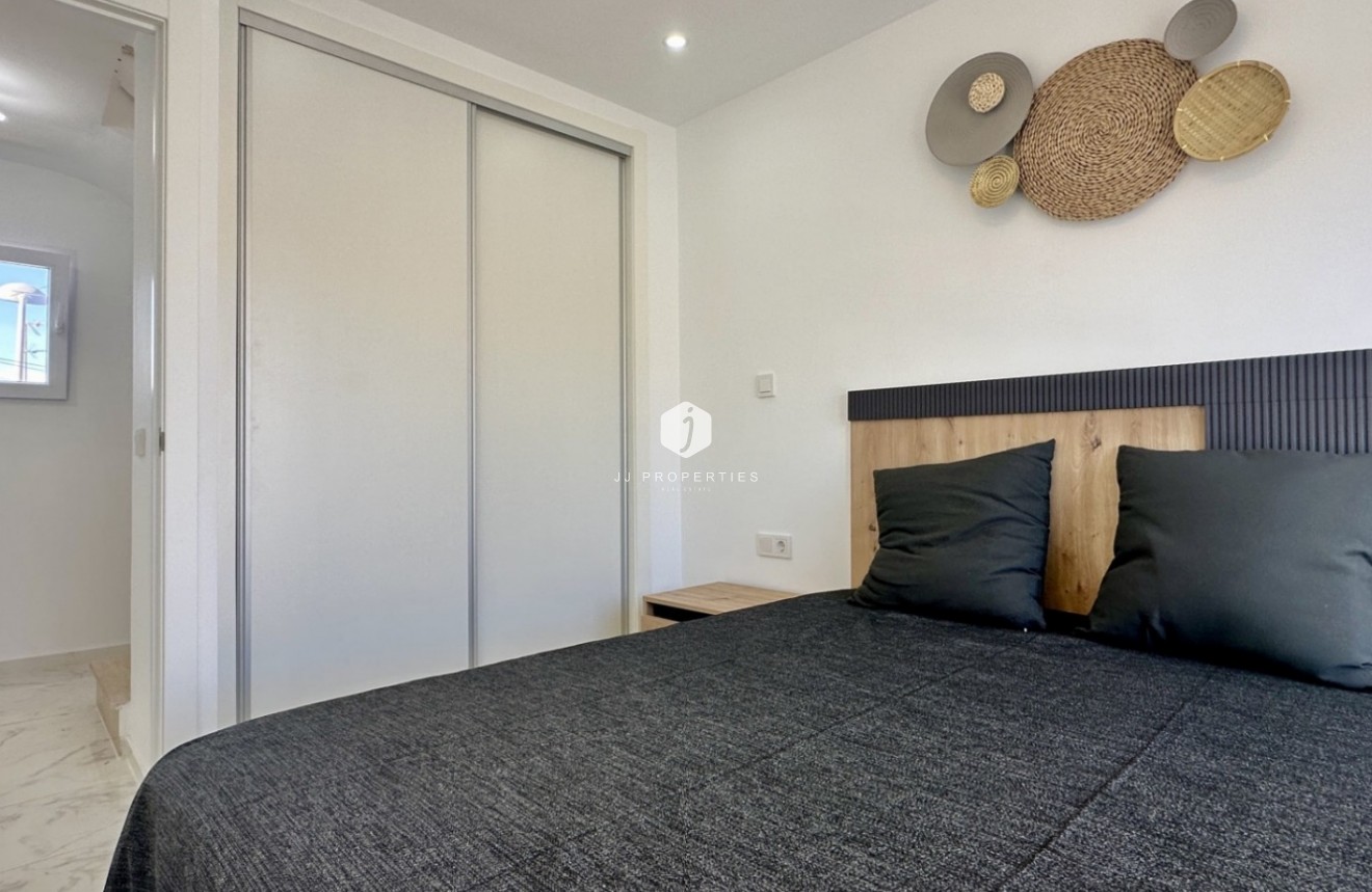 Resale - Chalet -
Torrevieja - Costa Blanca