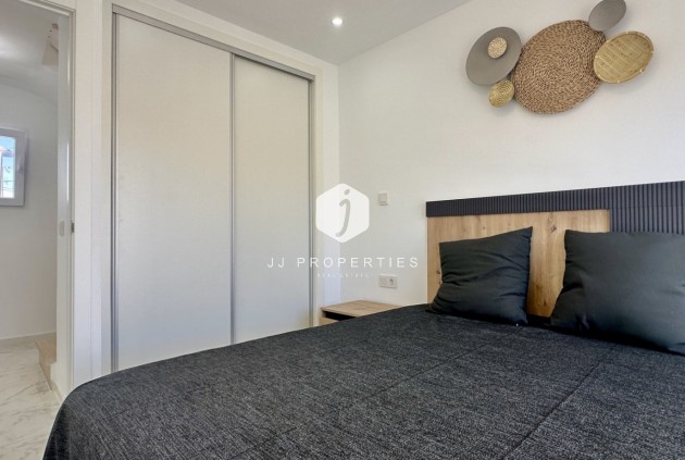 Resale - Chalet -
Torrevieja - Costa Blanca