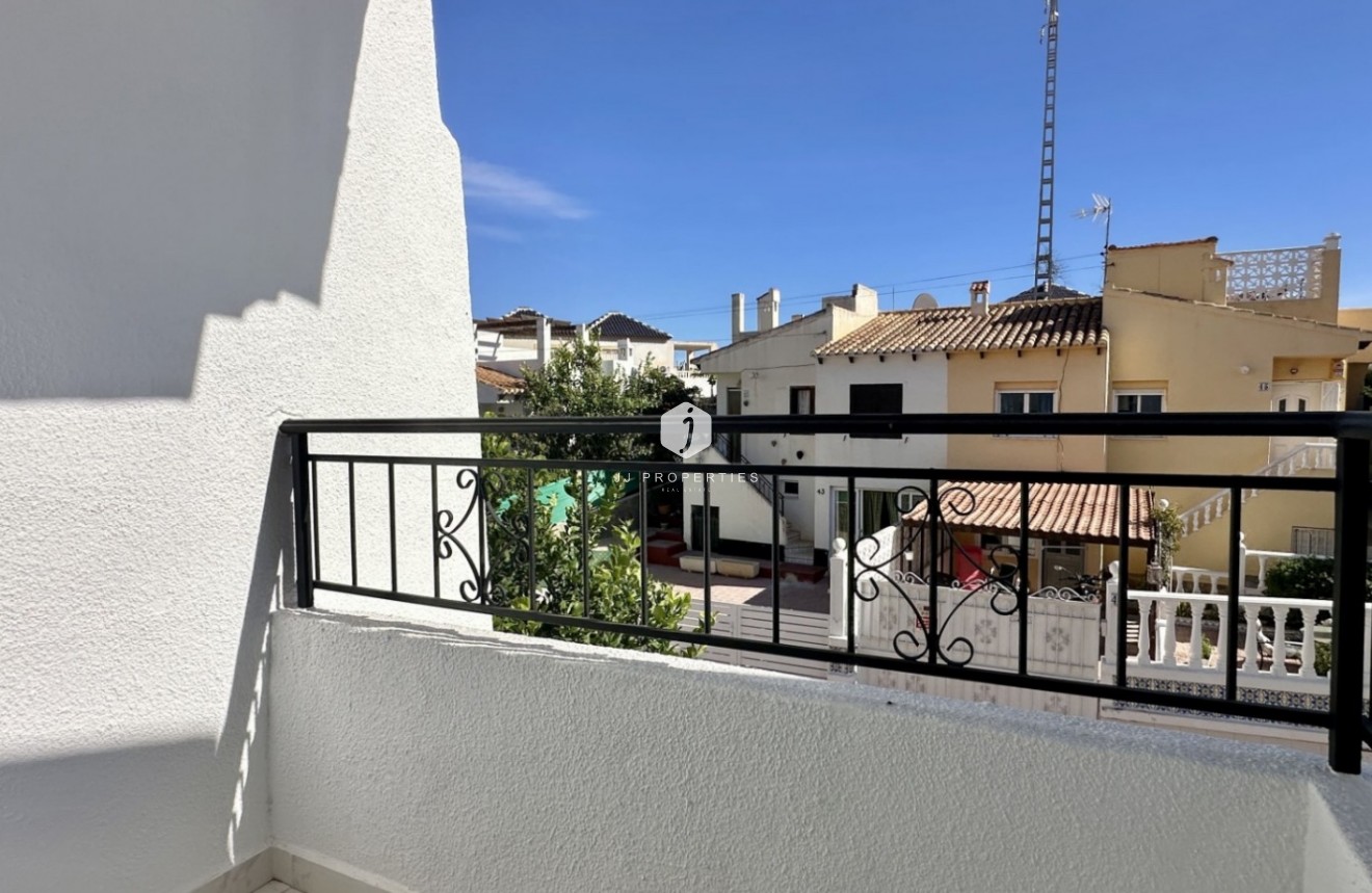 Resale - Chalet -
Torrevieja - Costa Blanca