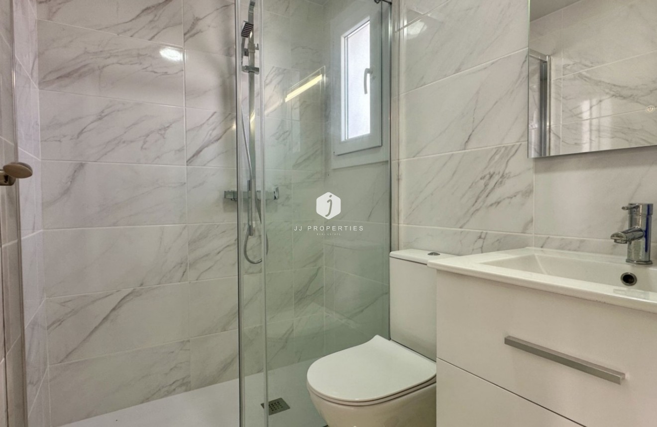 Resale - Chalet -
Torrevieja - Costa Blanca