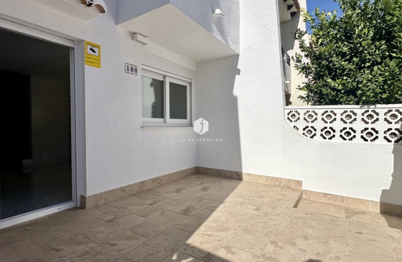 Resale - Chalet -
Torrevieja - Costa Blanca