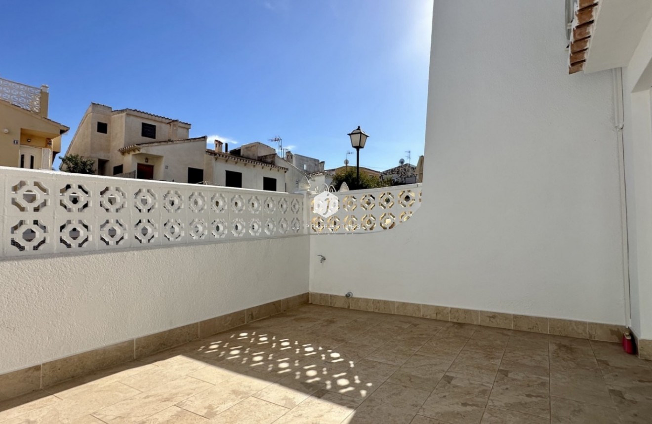 Resale - Chalet -
Torrevieja - Costa Blanca