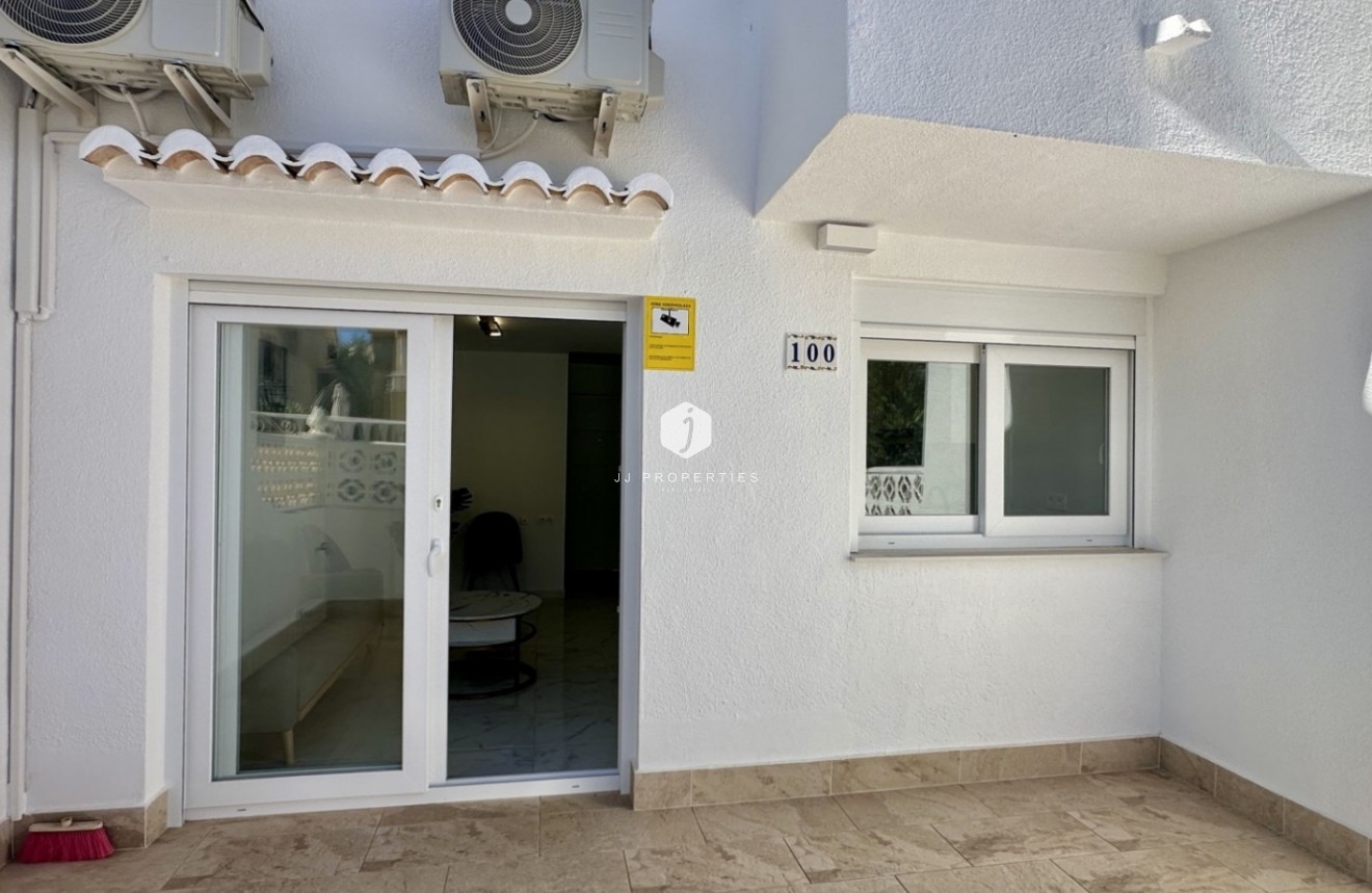 Resale - Chalet -
Torrevieja - Costa Blanca