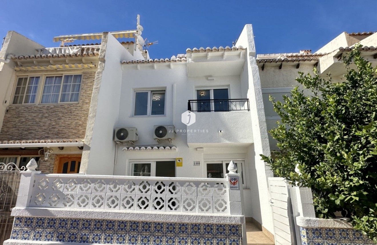Resale - Chalet -
Torrevieja - Costa Blanca