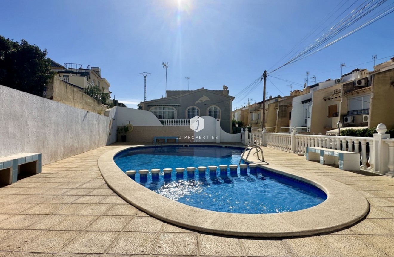 Resale - Chalet -
Torrevieja - Costa Blanca